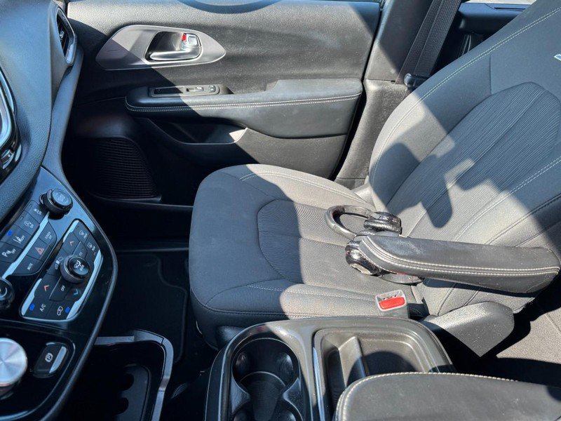 Used 2019 Chrysler Pacifica Touring Plus w/ Advanced Safetytec Group FWD image 14