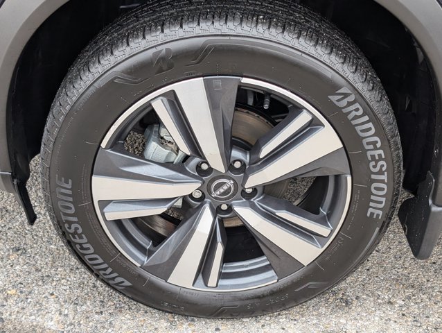 Certified 2025 Nissan Rogue SL FWD image 11
