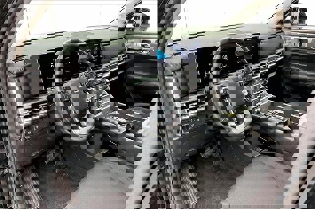 Certified 2025 Hyundai Santa Fe SE image 16