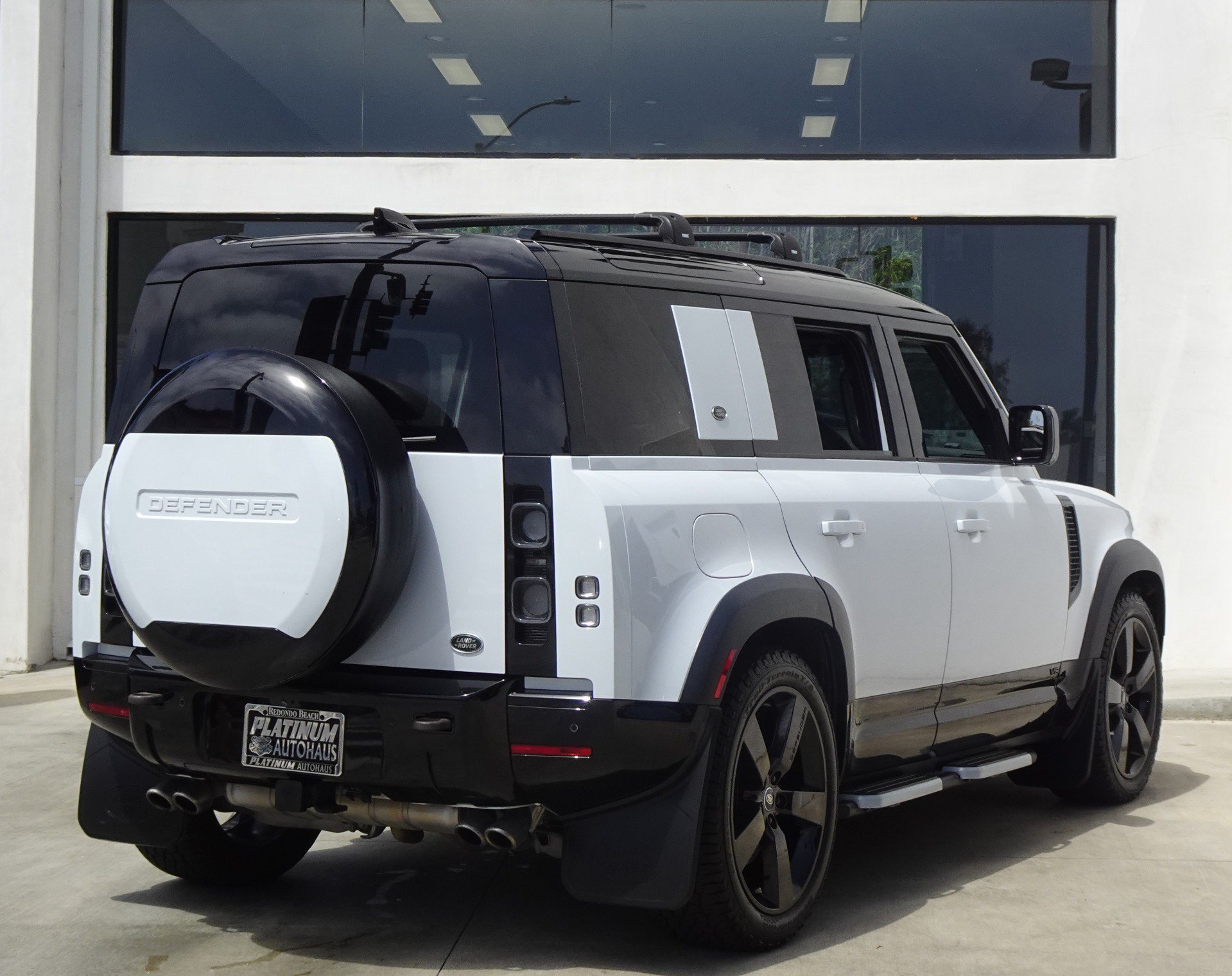 Used 2023 Land Rover Defender 110 AWD/4WD image 7