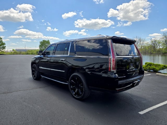 Used 2018 Cadillac Escalade ESV Premium Luxury AWD/4WD image 9