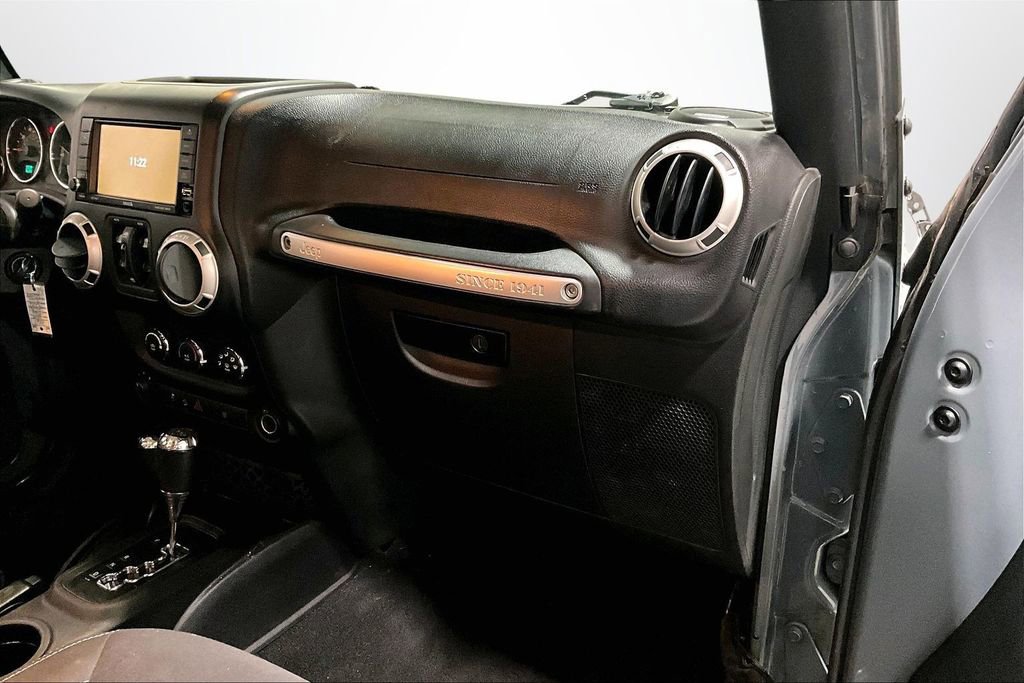 Used 2015 Jeep Wrangler Unlimited Sahara w/ Connectivity Group image 23