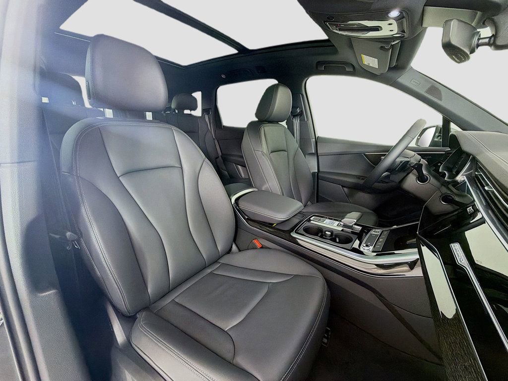 Certified 2025 Audi Q7 2.0T Premium w/ Convenience Plus Package image 32