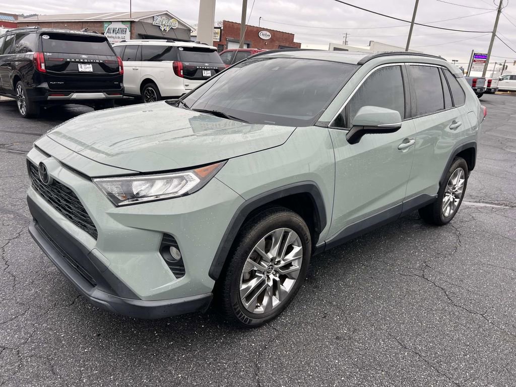 Used 2020 Toyota RAV4 XLE Premium image 3