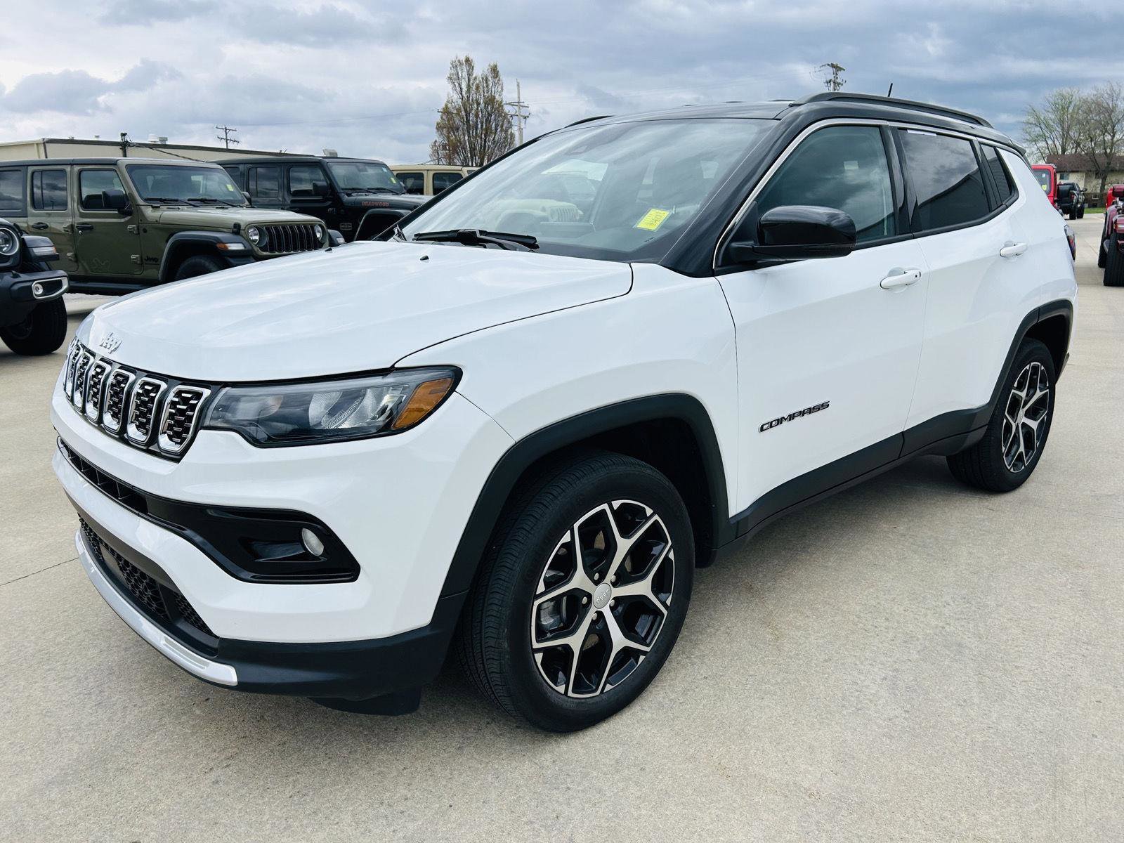 Used 2024 Jeep Compass Limited AWD/4WD image 32