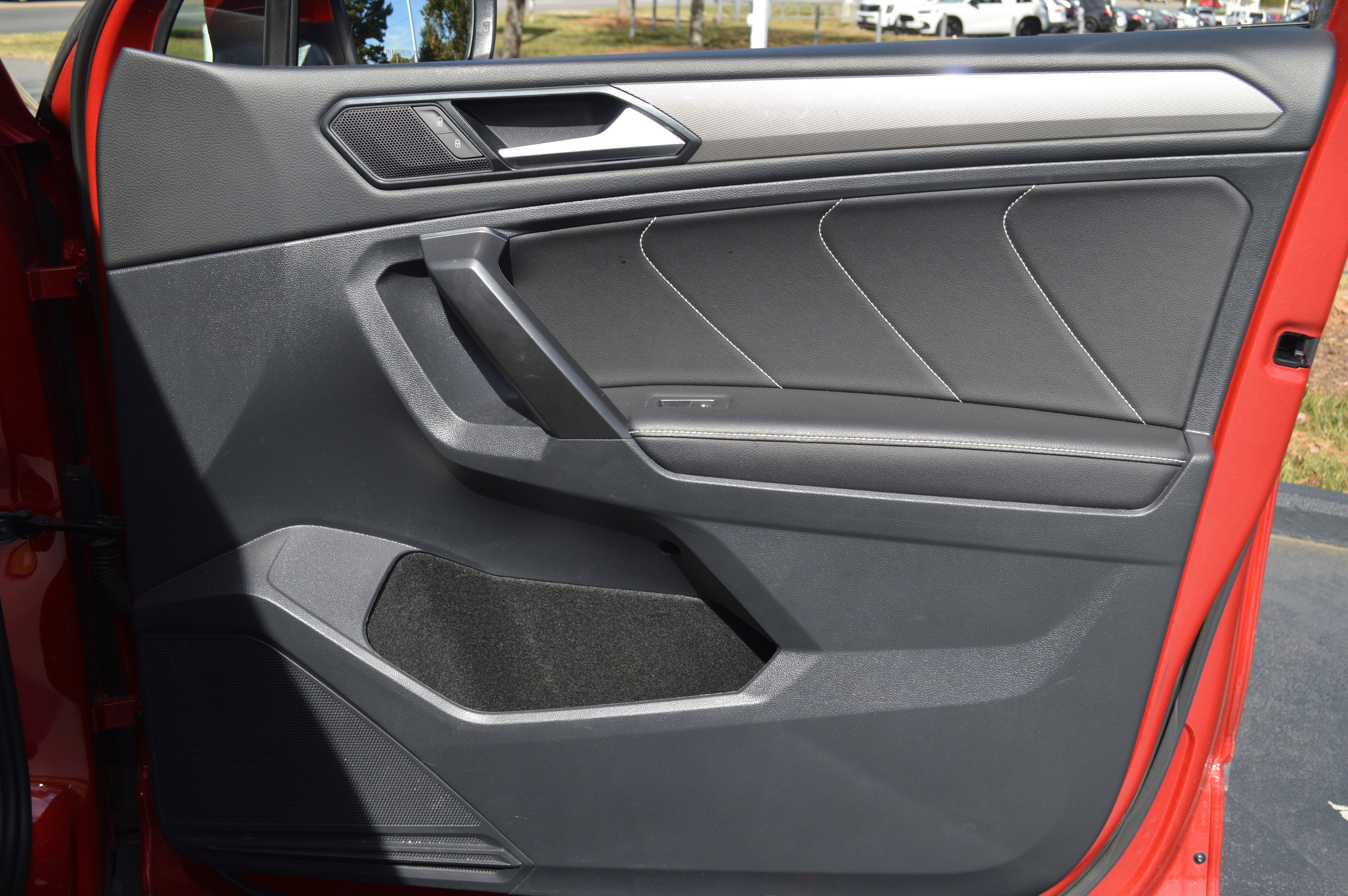 Used 2022 Volkswagen Tiguan SE image 36