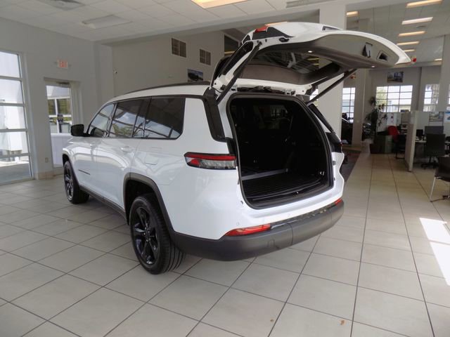 Certified 2025 Jeep Grand Cherokee L Limited w/ Black Appearance Package image 9