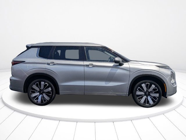 Used 2025 Mitsubishi Outlander SEL FWD image 2