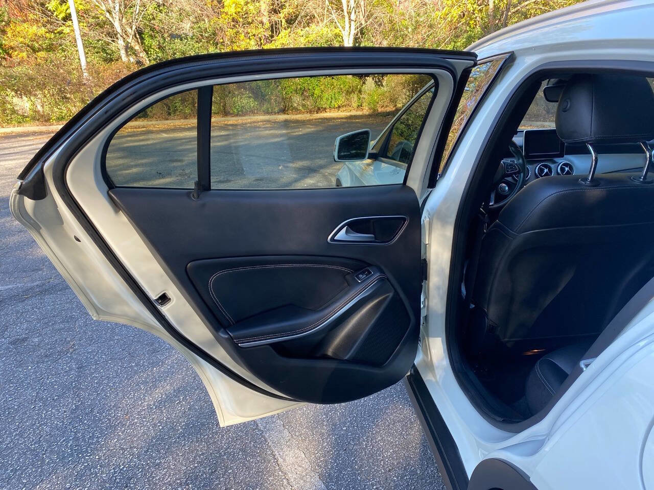 Used 2017 Mercedes-Benz GLA 250 4MATIC image 36