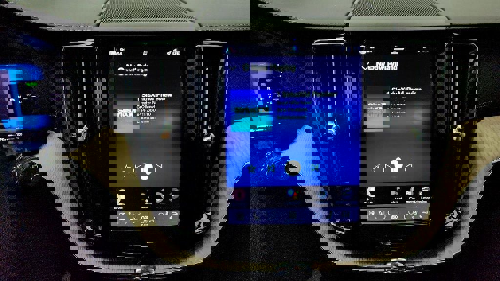 Used 2022 Volvo XC60 T8 Inscription w/ Advanced Package image 19