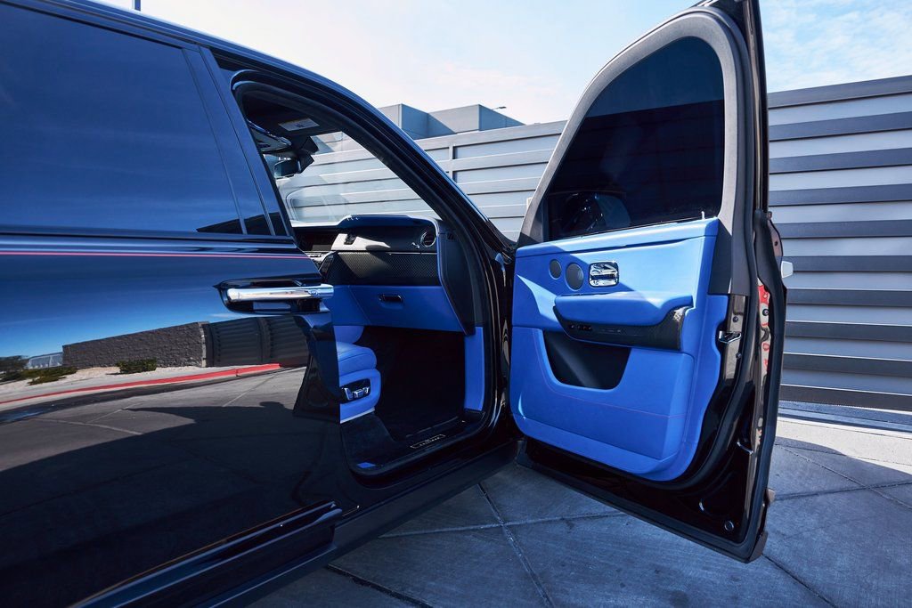 Used 2021 Rolls-Royce Cullinan Black Badge image 25