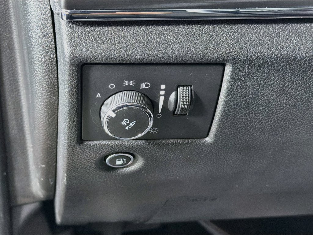 Used 2021 Jeep Grand Cherokee Limited AWD/4WD image 10
