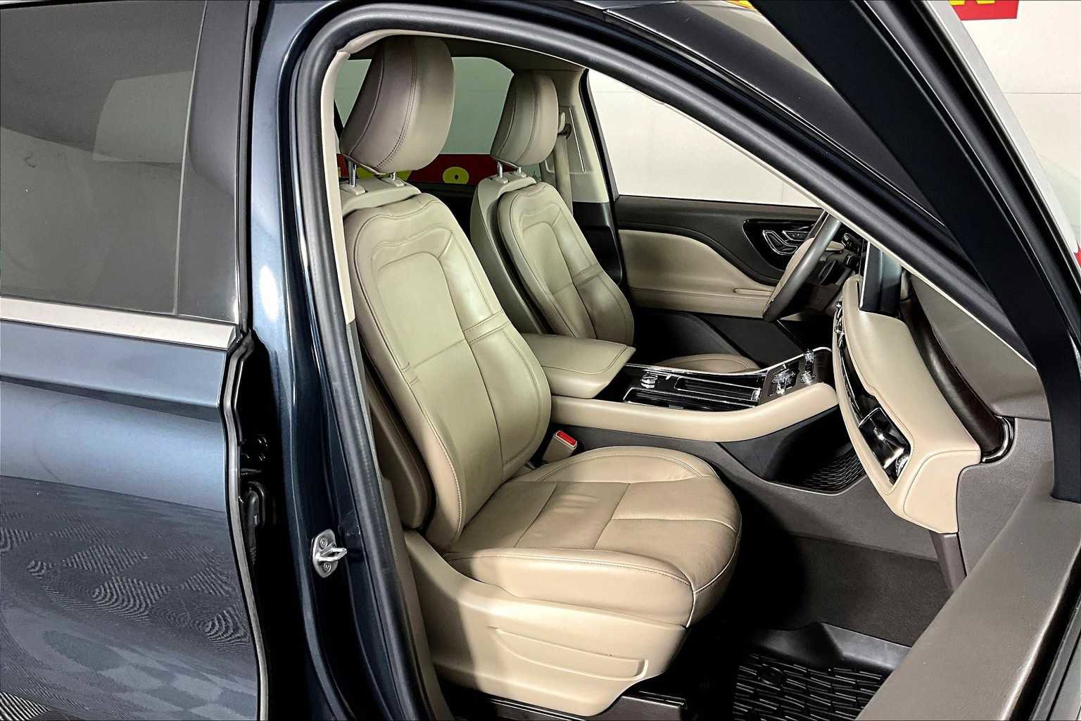 Used 2022 Lincoln Aviator Reserve w/ Elements Package Plus image 8