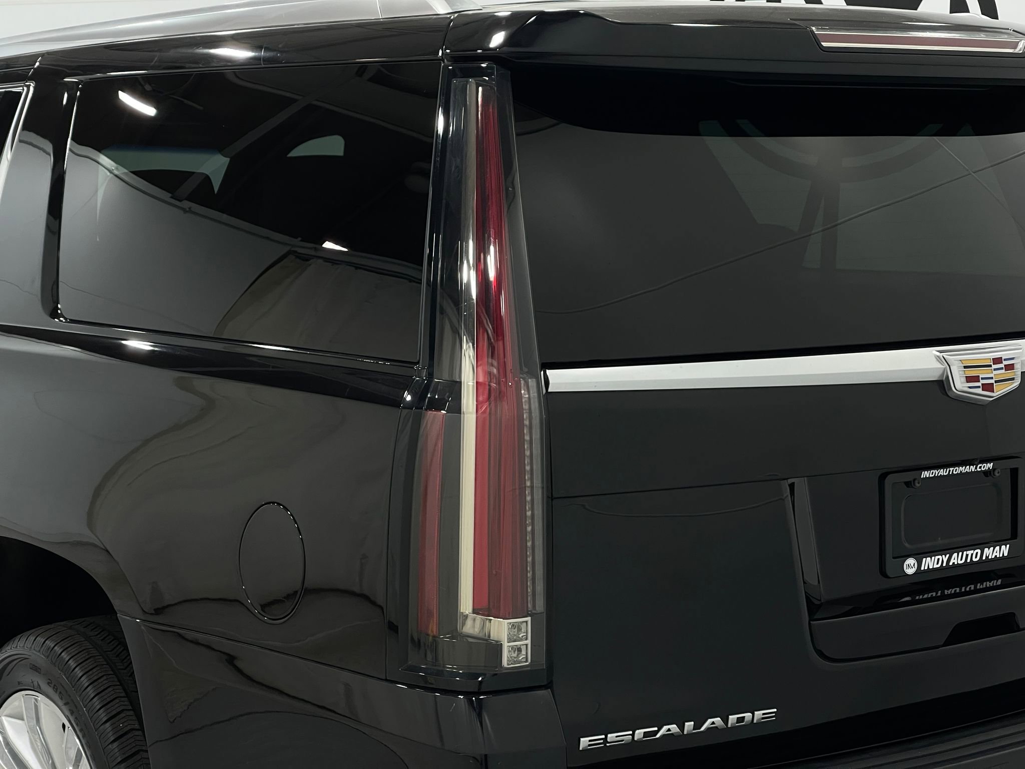 Used 2015 Cadillac Escalade ESV Platinum image 38