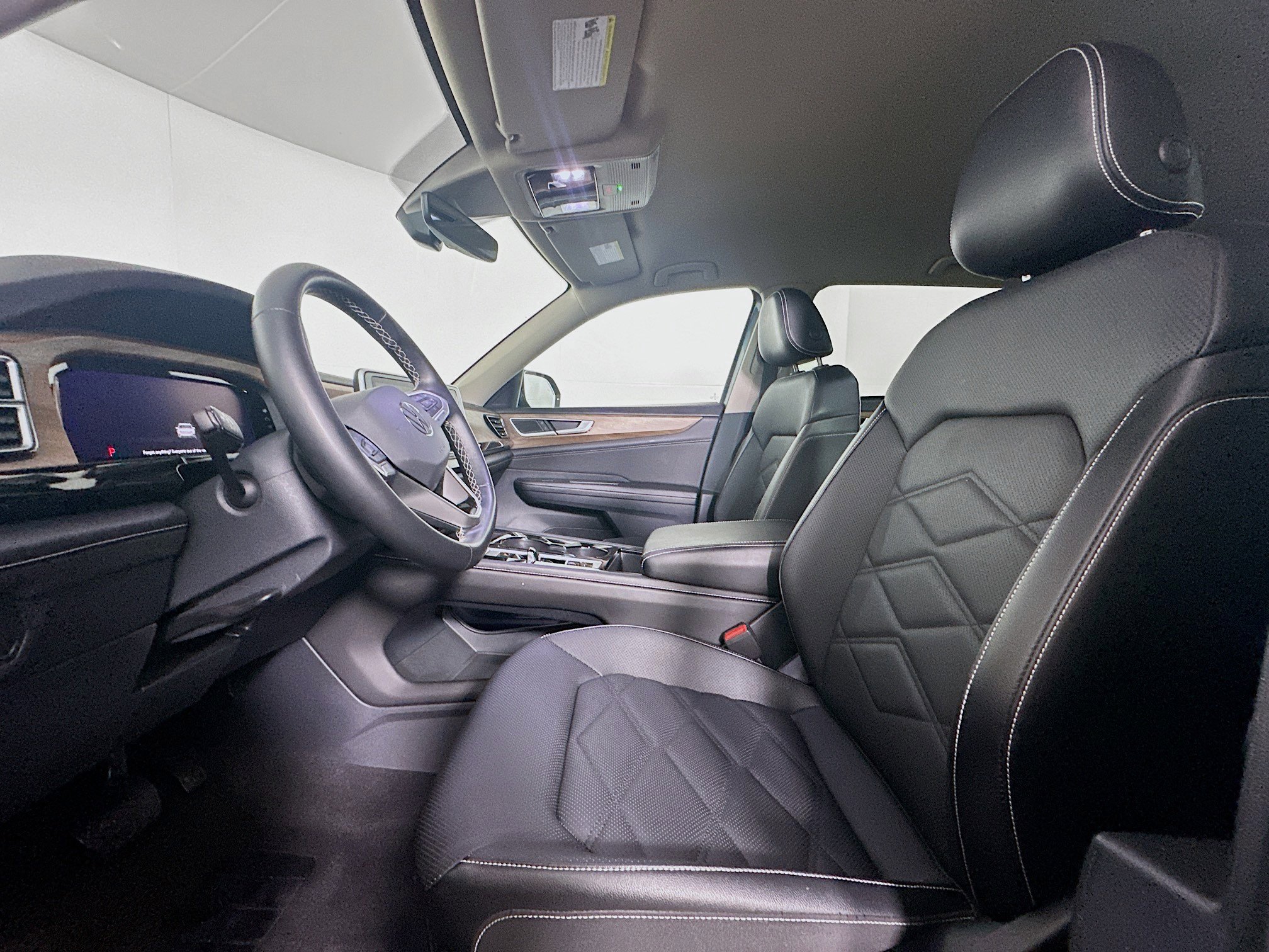 Used 2025 Volkswagen Atlas SE AWD/4WD image 13