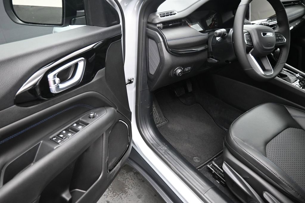 New 2026 Jeep Compass Latitude AWD/4WD image 12