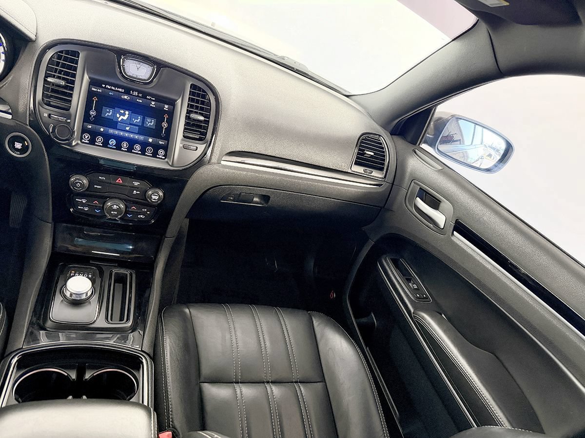 Used 2017 Chrysler 300 S RWD image 49