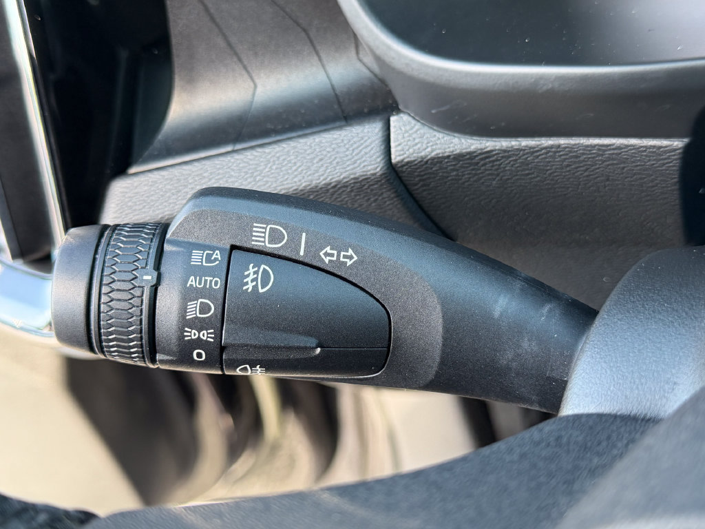 Certified 2023 Volvo XC40 Recharge Plus AWD/4WD image 38