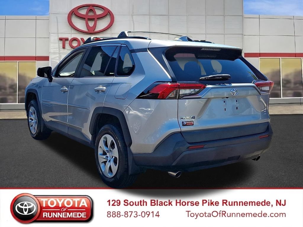 Certified 2021 Toyota RAV4 LE AWD/4WD image 4