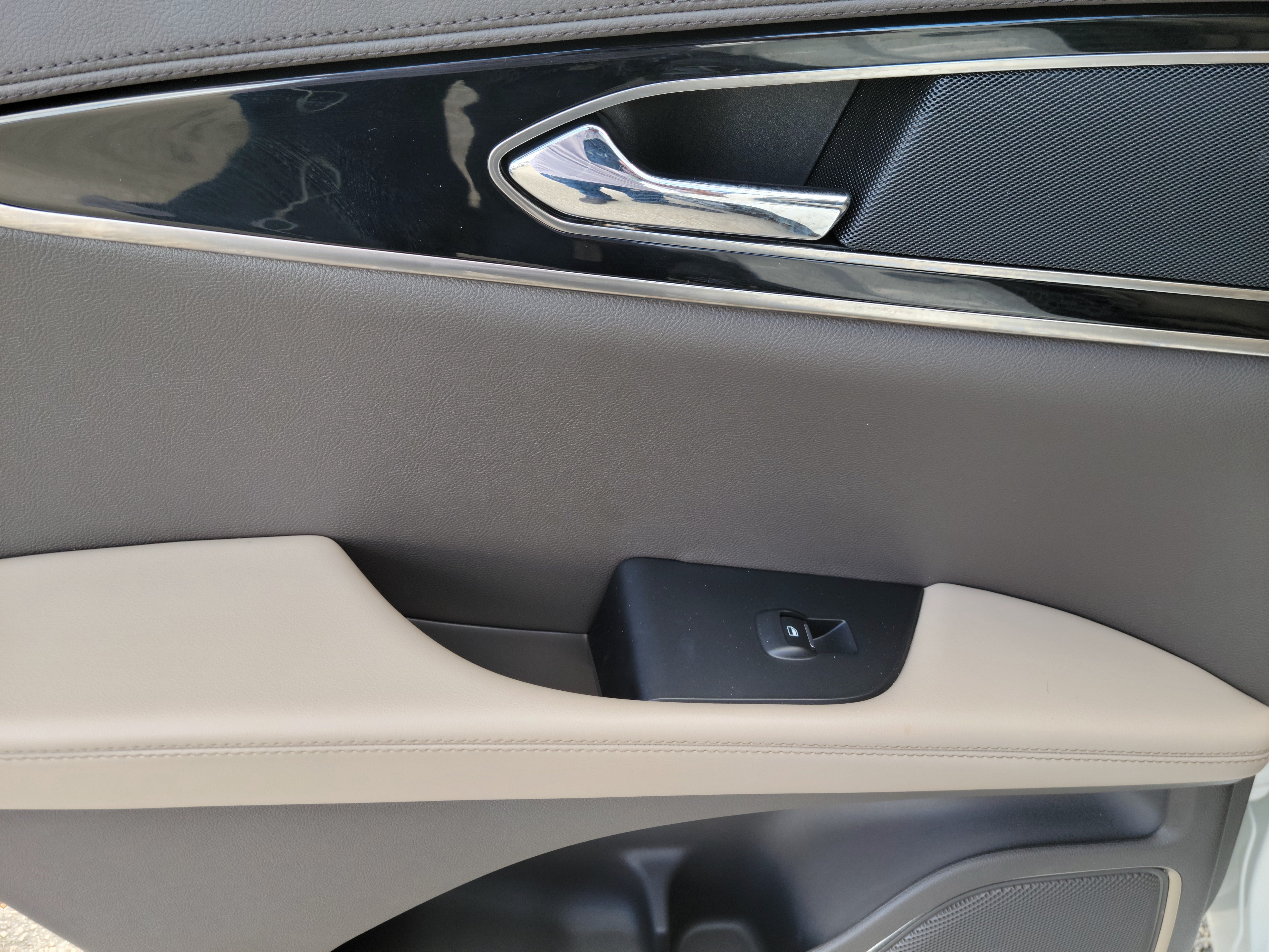 Certified 2022 Lincoln Corsair Reserve w/ Elements Package FWD image 20