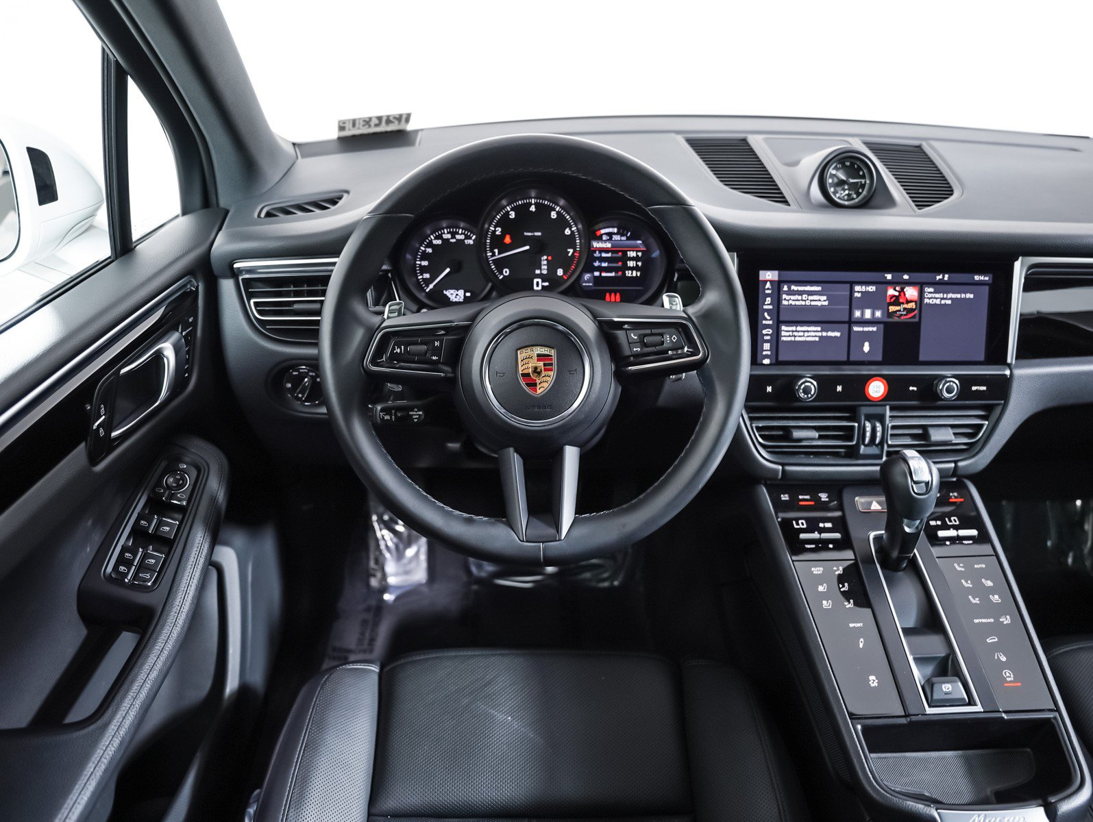 Certified 2023 Porsche Macan AWD/4WD image 16