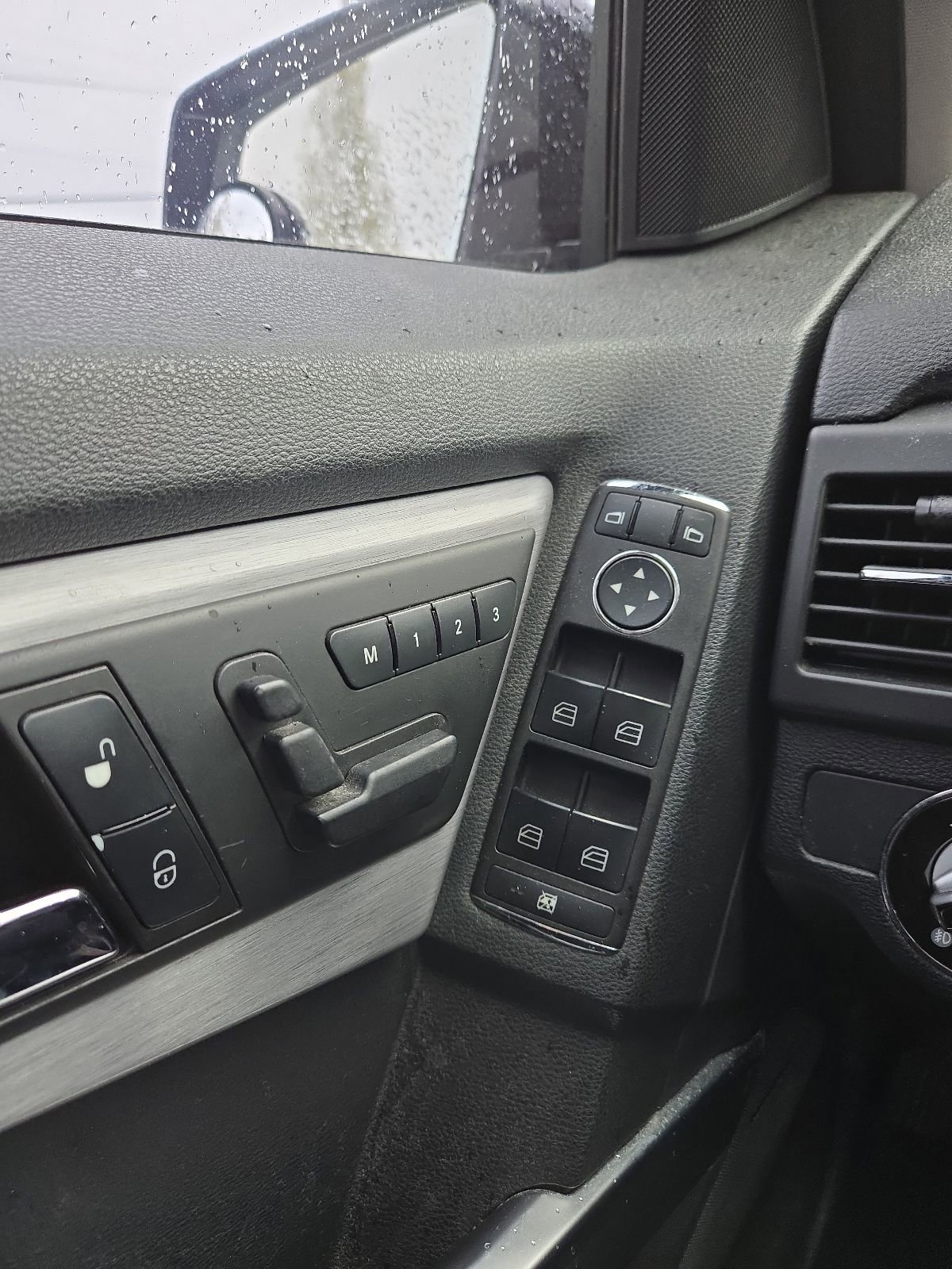 Used 2010 Mercedes-Benz GLK 350 4MATIC image 9