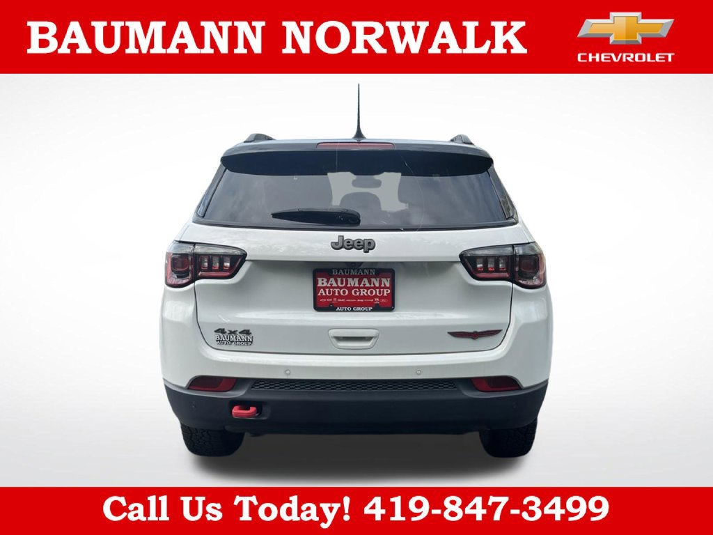 Used 2025 Jeep Compass Trailhawk AWD/4WD image 4