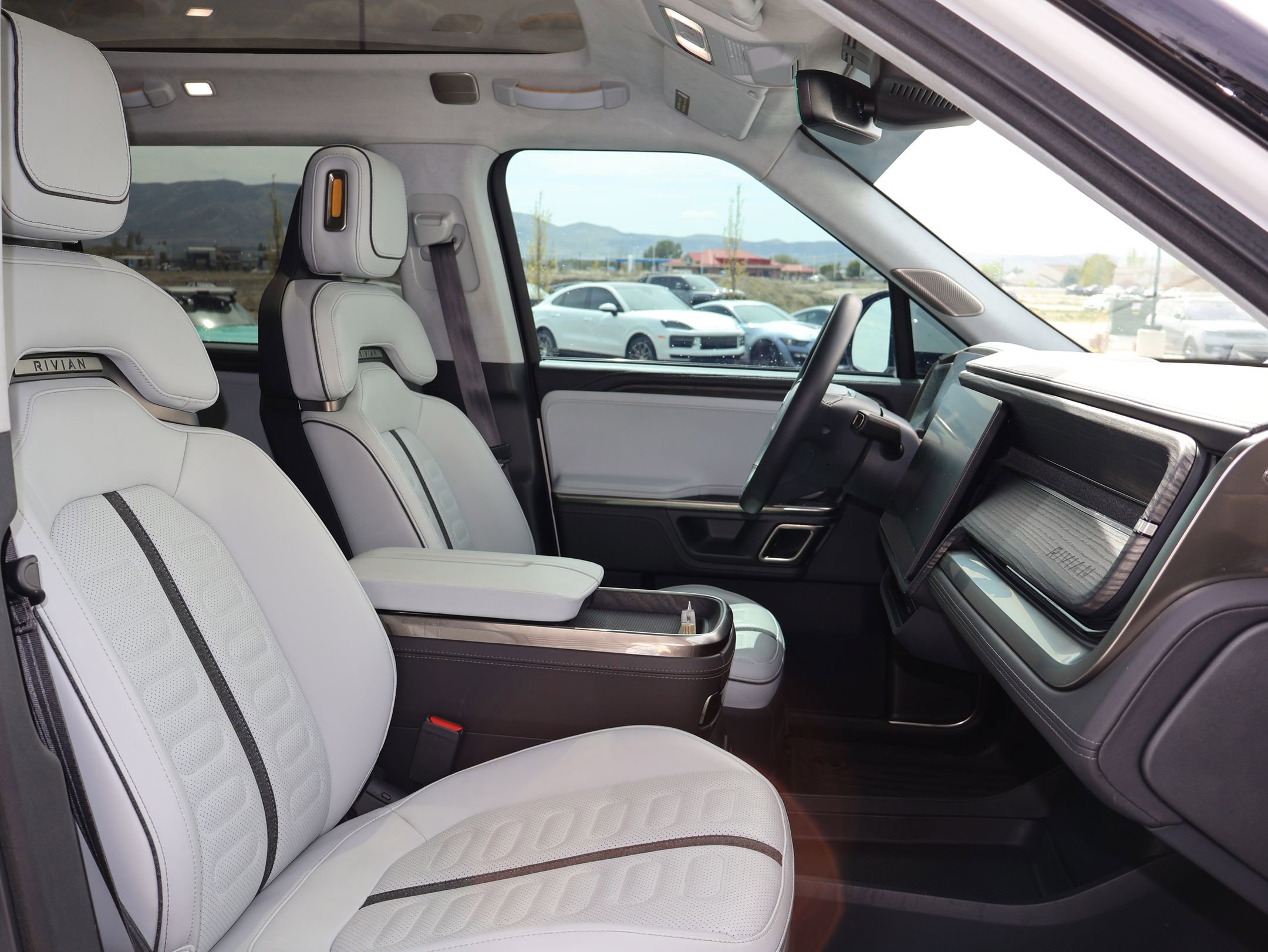 Used 2023 Rivian R1S Launch Edition AWD/4WD image 28