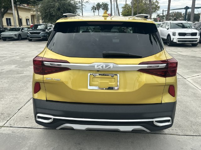 Certified 2023 Kia Seltos SX w/ SX Sunroof Package AWD/4WD image 7