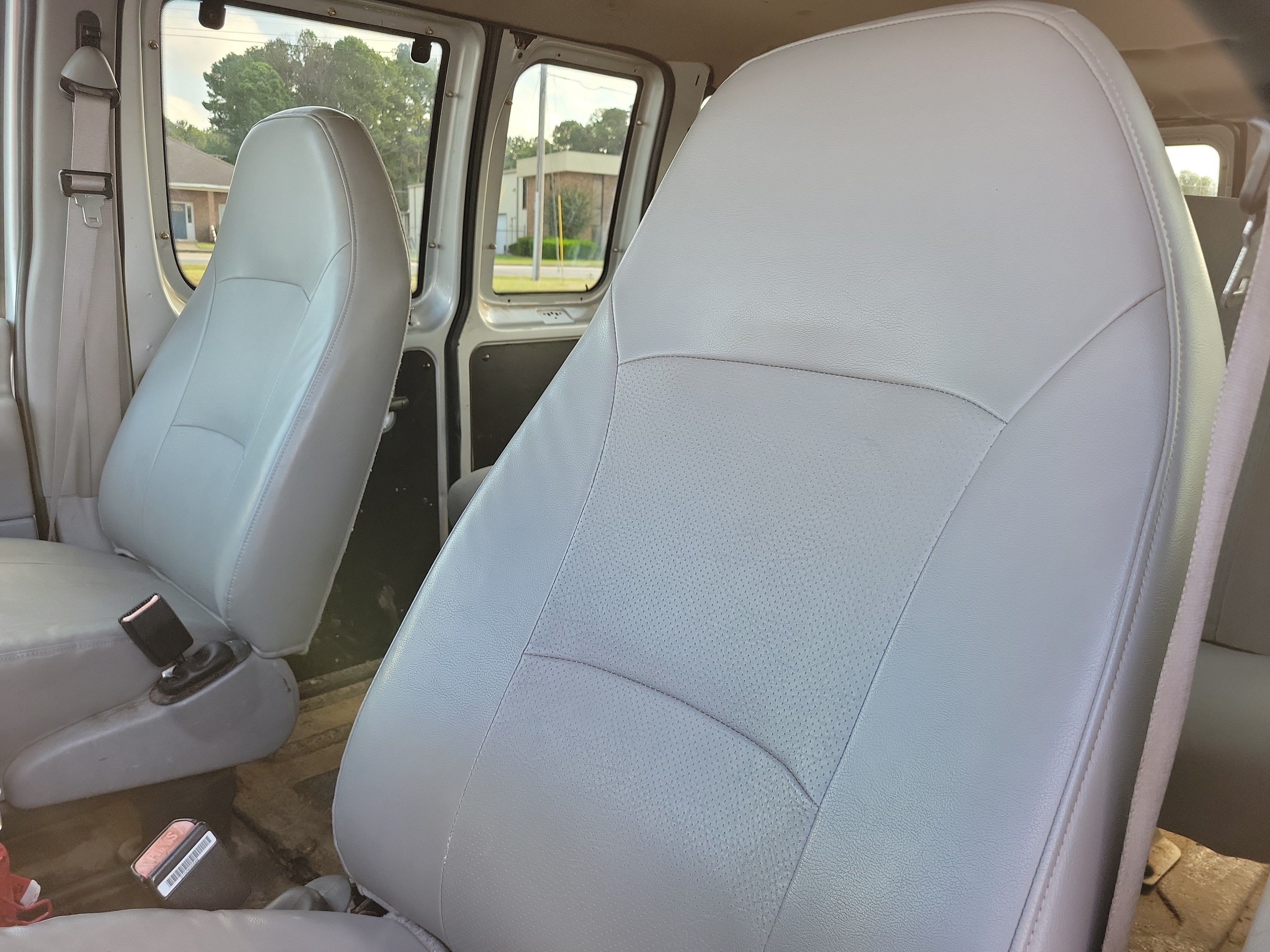 Used 2000 Ford E-250 and Econoline 250 RWD image 11