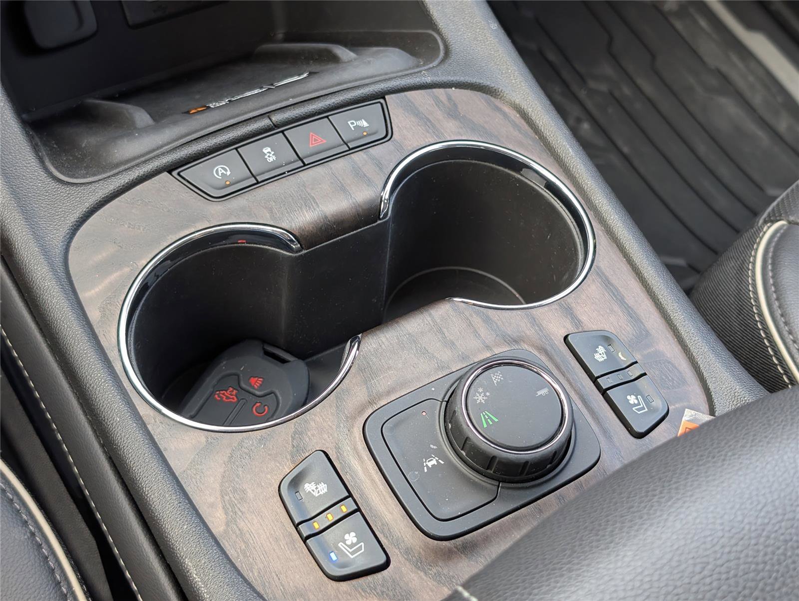 Used 2023 GMC Acadia Denali w/ Denali Ultimate Package FWD image 20