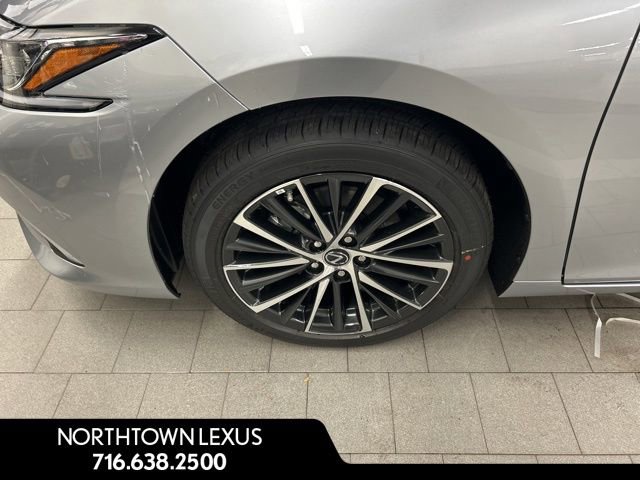 New 2025 Lexus ES 350 350 image 2