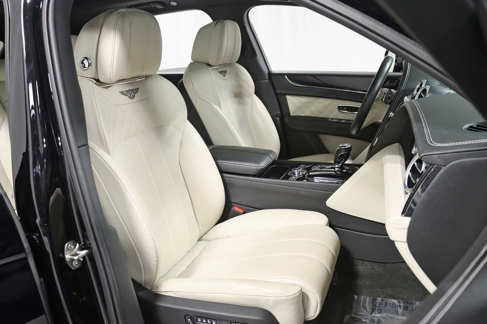 Used 2017 Bentley Bentayga image 35