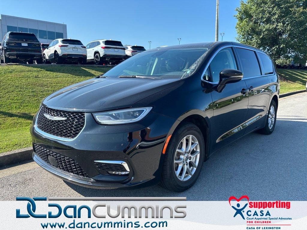 Used 2024 Chrysler Pacifica Touring-L FWD video 1