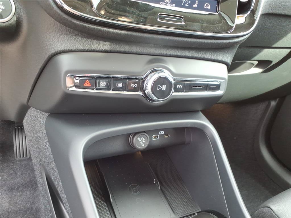 Certified 2026 Volvo XC40 B5 Plus w/ Climate Package AWD/4WD image 18
