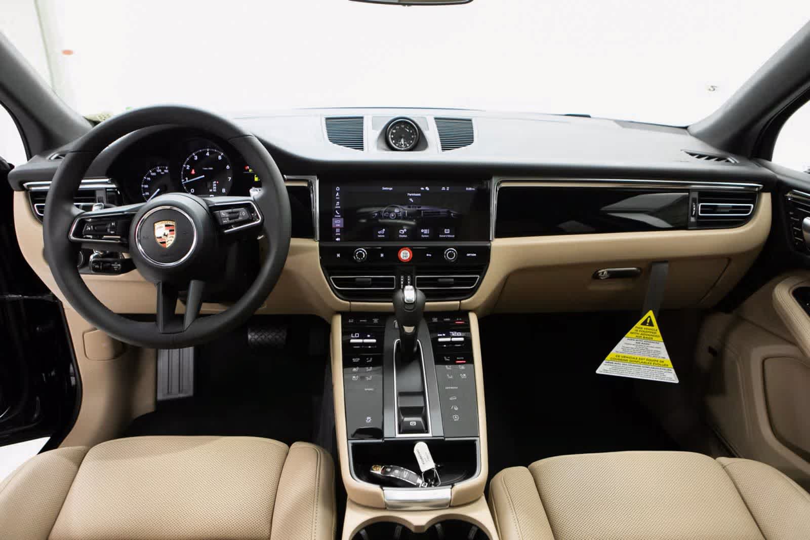 Certified 2026 Porsche Macan AWD/4WD image 13