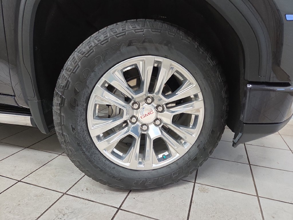 Used 2023 GMC Sierra 1500 Denali w/ Technology Package AWD/4WD image 8