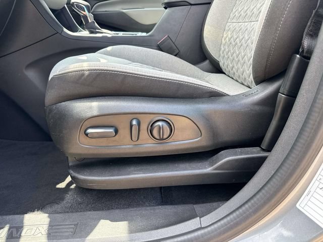 Used 2024 Chevrolet Equinox LT FWD image 23
