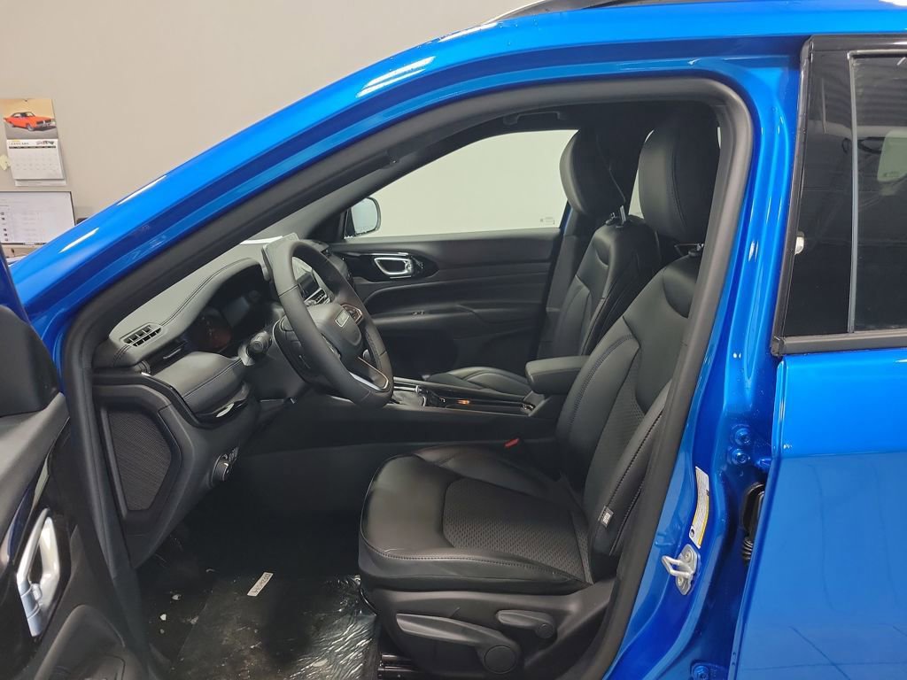 New 2026 Jeep Compass Latitude image 9