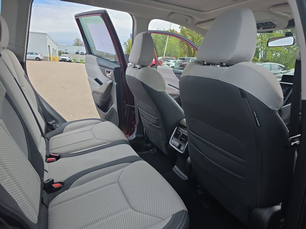Used 2022 Subaru Forester Premium image 11