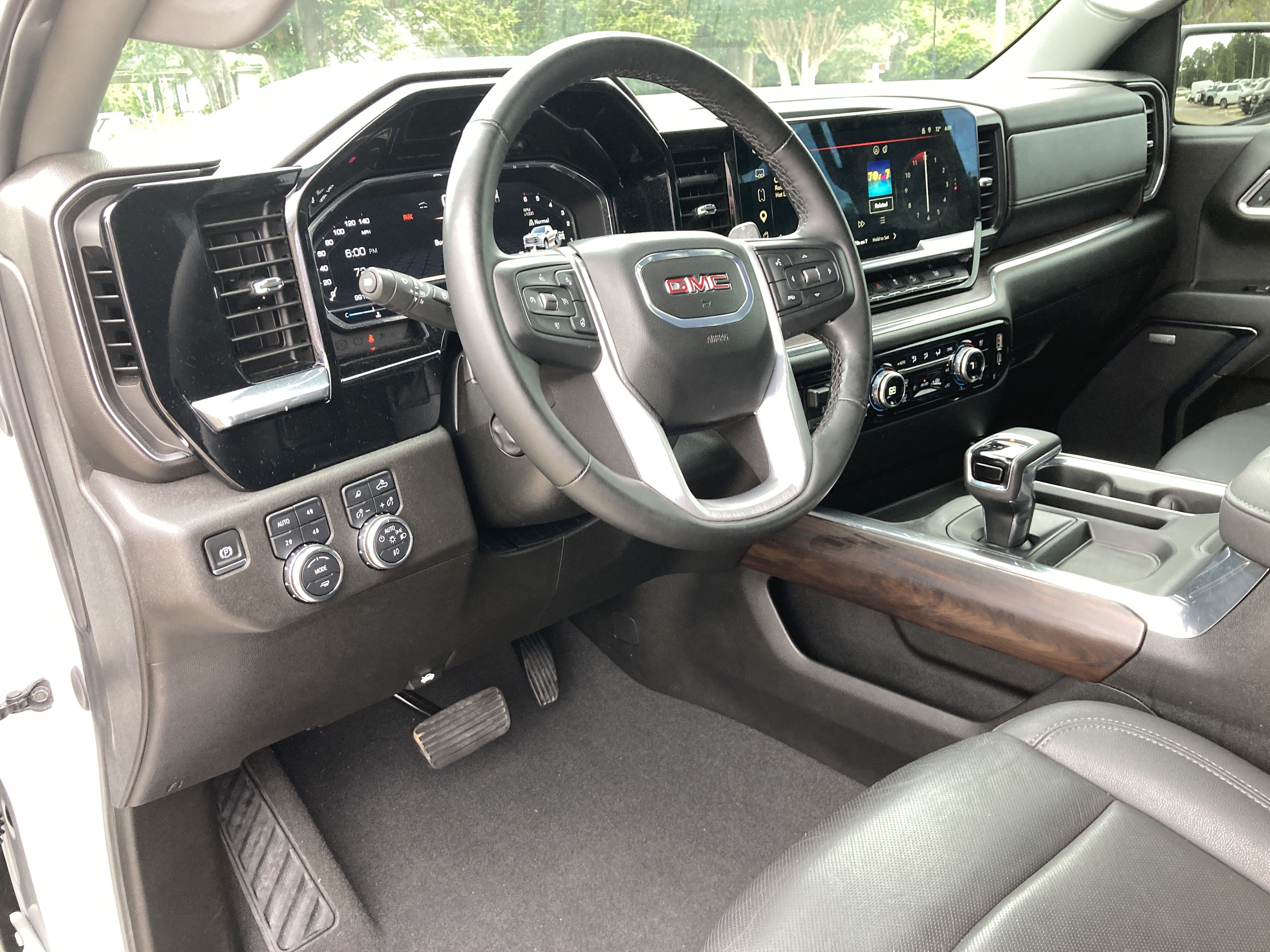 Certified 2024 GMC Sierra 1500 SLT w/ SLT Premium Plus Package AWD/4WD image 10