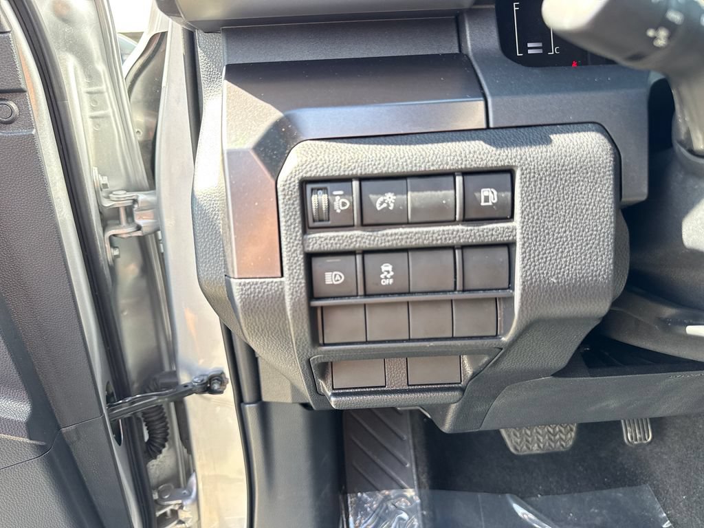 Used 2025 Toyota 4Runner SR5 AWD/4WD image 13