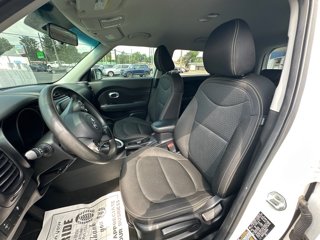 Used 2016 Kia Soul + FWD image 10