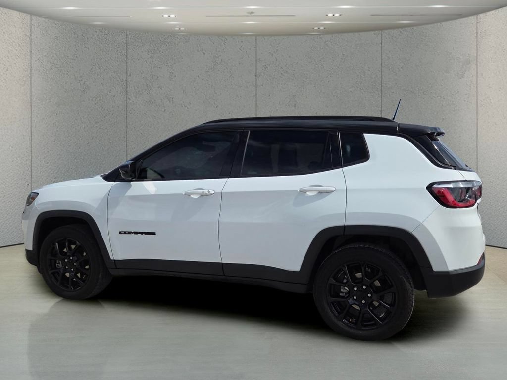 Used 2023 Jeep Compass Latitude w/ Convenience Group AWD/4WD image 8