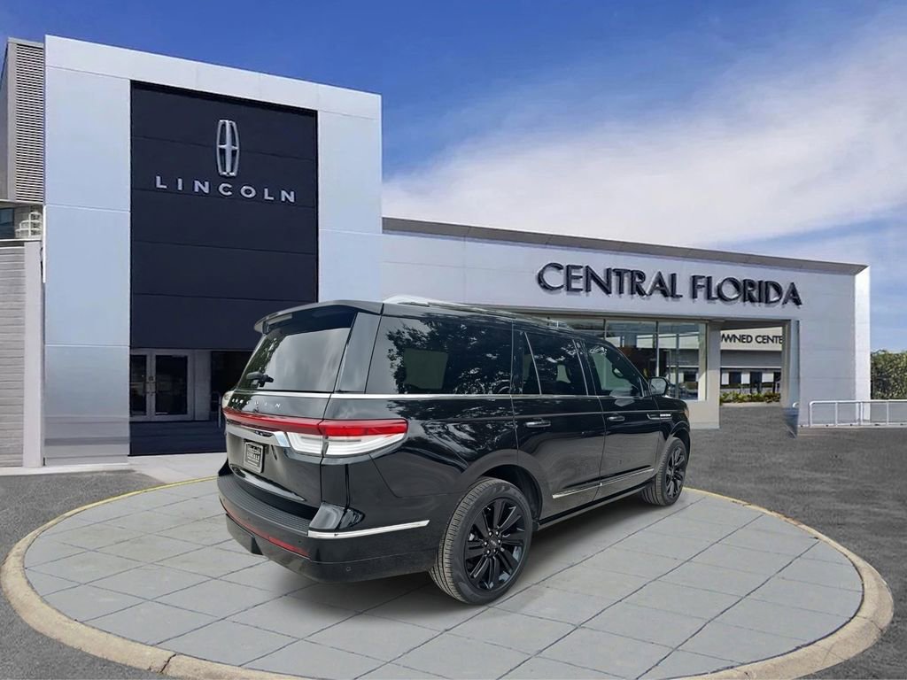 Used 2024 Lincoln Navigator Reserve image 3