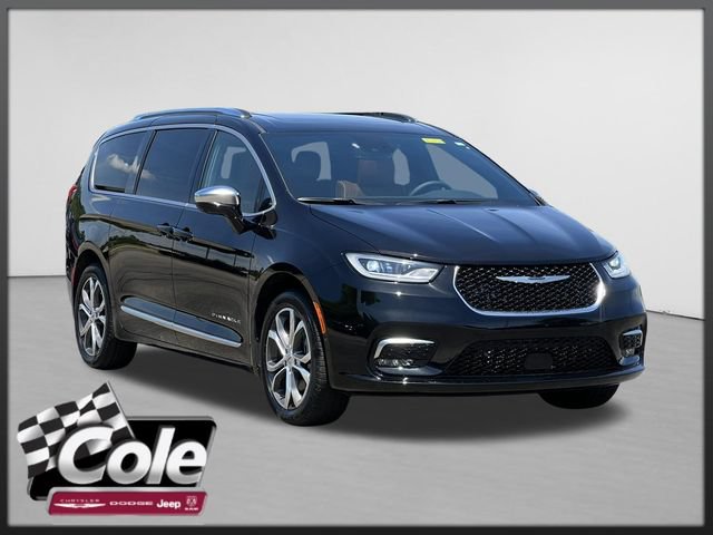 Used 2025 Chrysler Pacifica Pinnacle w/ Trailer Tow Group AWD/4WD video 1