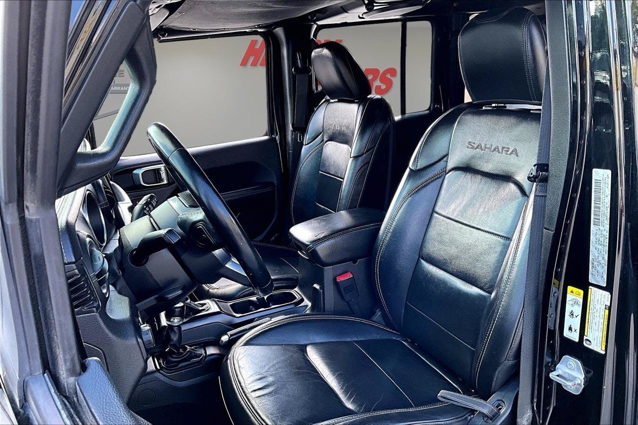 Used 2018 Jeep Wrangler Unlimited Sahara AWD/4WD image 22