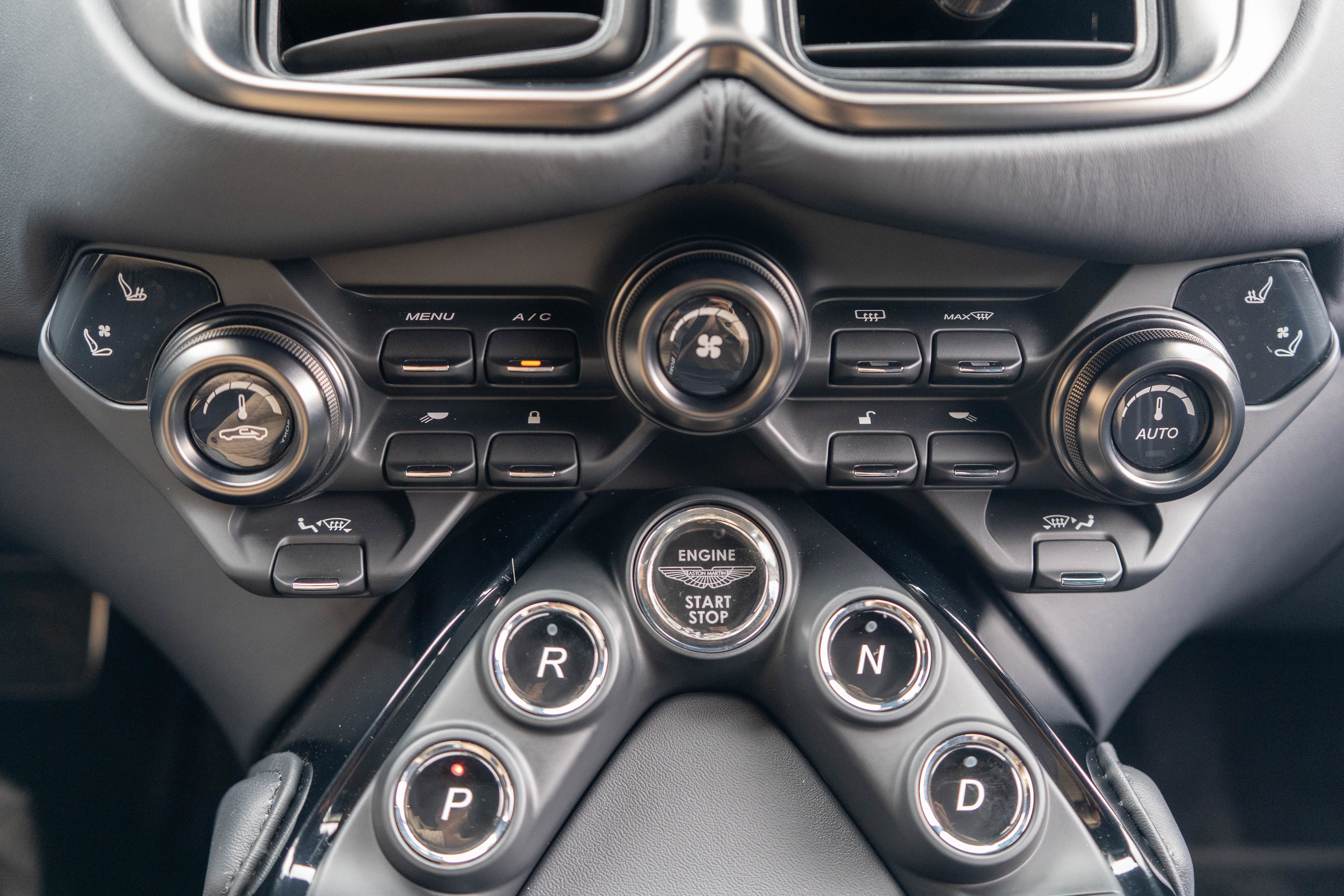 Used 2022 Aston Martin V8 Vantage Coupe image 40