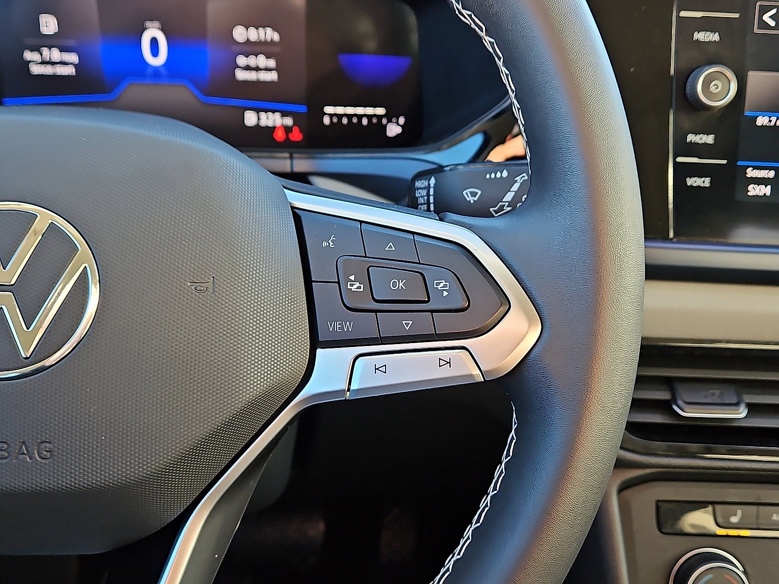 Certified 2022 Volkswagen Taos SE image 16