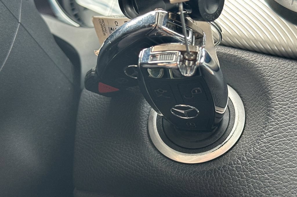 Used 2014 Mercedes-Benz CLA 250 image 20